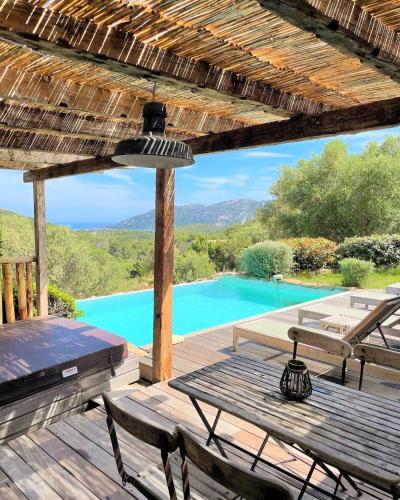 Magnifique bergerie avec piscine chauffée surplombant la baie de Santa Giulia