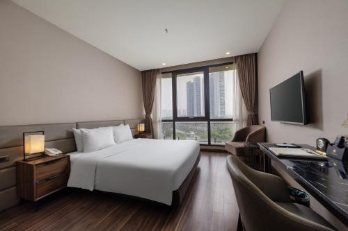 Western Skyline Hotel
