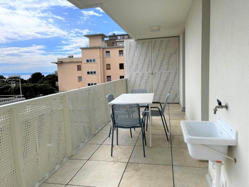 One-Bedroom Apartment image 10