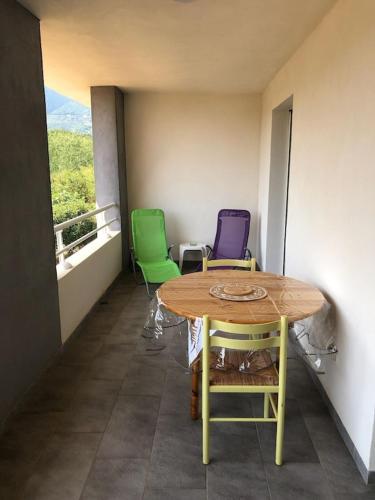 Erkély/terasz, Location F2 classée 3 étoiles pour des vacances de rêve (Location F2 classee 3 etoiles pour des vacances de reve) in San Nicolao