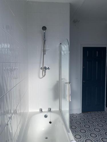 Windsor 4 - Spacious beautiful 4 bdrm maisonette nr Ncle free wifi free parking, Gateshead (photo 6)