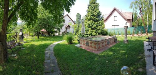 Hill View Holiday House nearby Budapest with AC & Pool