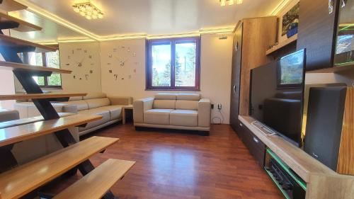 Hill View Holiday House nearby Budapest with AC & Pool