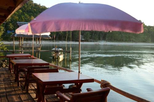 Restaurant, Koh Talu Island Resort in Bang Saphan