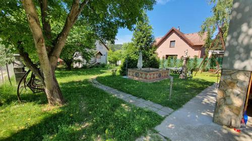 Hill View Holiday House nearby Budapest with AC & Pool