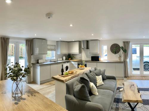 Abode, Axminster