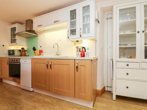 Plum Cottage - image 14