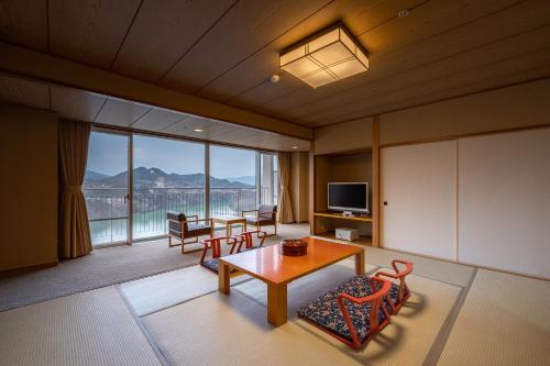 Japanese-Style Family Room