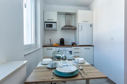Kitchen, Estudios en Plaza Cabo da Vila centro Muxia in Muxia