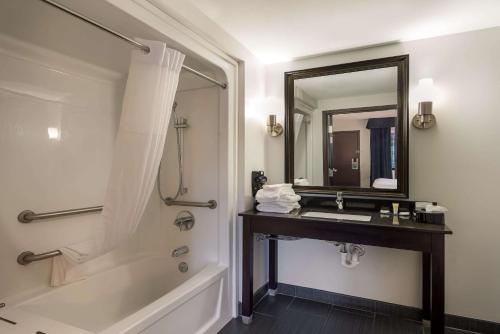 Quality Inn & Suites Downtown - image 2