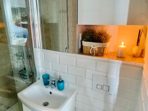 Bright 14th Floor Apartment Warsaw Centrum Sunset Park Views by PolandBnB, Varšava (fotografie 6)