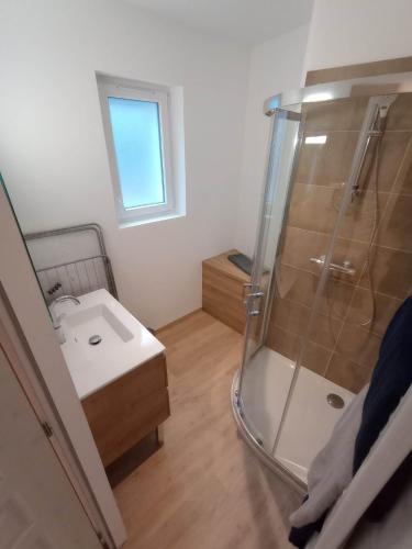 Bathroom, Cottage neuf - Foret de Troncais in Cerilly