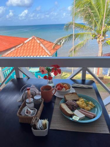 Restoran, Los Delfines Hotel & Dive Center in Little Corn Island