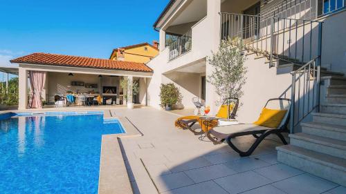 A stunning villa with a swimming pool in Lindar near Pazin