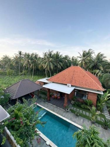 Amazing Villa with private pool, North Bali 3 minute drive from beach