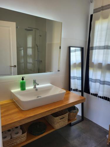 Family house with nice garden 10min from Sanlúcar Family house with nice garden 10min from Sanlúcar