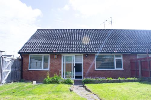 Cosy 3Bed Bungalow in West Kirby, Free Parking