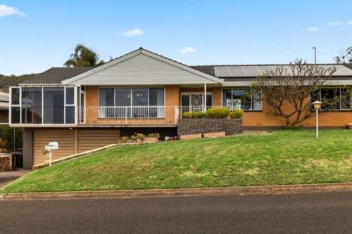 Home Offers Stunning views in Blackwood