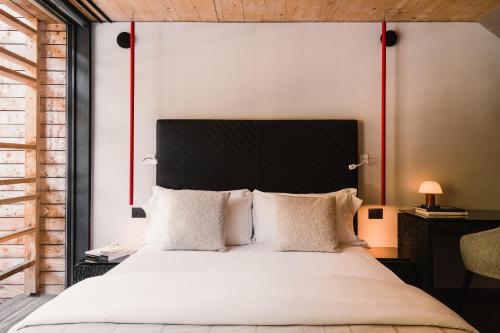 1 queen bed, 2 twin beds