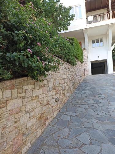 Beautiful 2-Bed House in Saronida