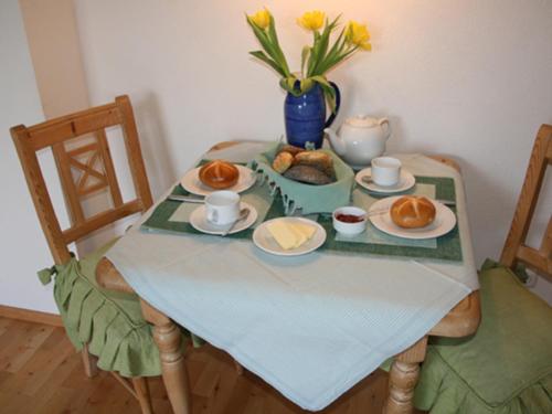 One-Bedroom Apartment with Kitchenette - First Floor image 6