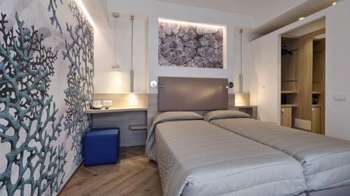 Superior Twin Room with Garden View image 8