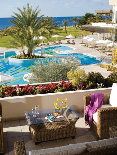 바/라운지, 콘스탄티누 브로스 아테나 로얄 비치 호텔 (Constantinou Bros Athena Royal Beach Hotel) in 파포스