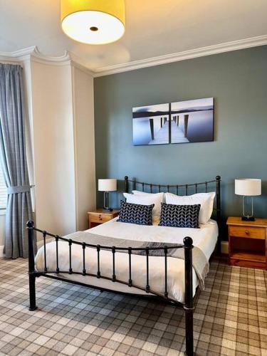 Home Sweet Home, Central