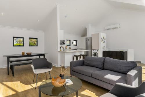 One-Bedroom Apartment image 10