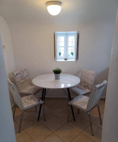Top Oia - image 3