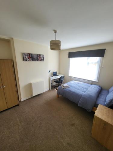 4 Bed Family Home+Warwick Uni+4 Parking bays