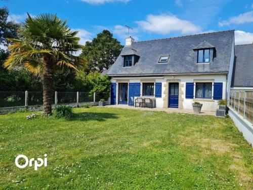 Ref 022 - Grande maison pour dix personnes avec jardin et palmier gîte à louer Arzon