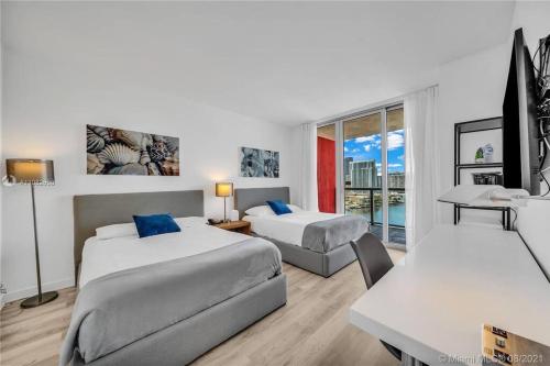 BeachWalk Studio Apmt 2 Beds - 010B in Hallandale Beach, USA