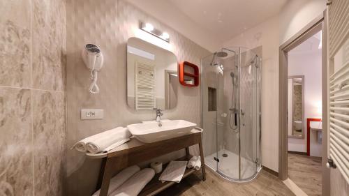 Superior Twin Room with City View image 2