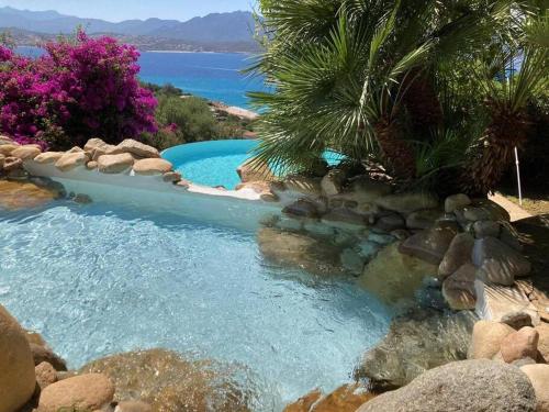 Villas Valinco San Martinu Corse du Sud - vue et proche mer - piscines-7 chambres