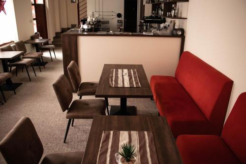 Bar/lounge, Tavel boutique hotel in Presov