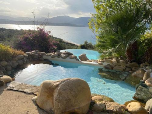 Villas Valinco San Martinu Corse du Sud - vue et proche mer - piscines-7 chambres