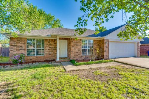 Suburban Conway Vacation Rental 2 Mi to UCA! in Conway, USA
