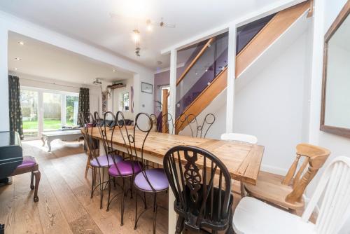 6 bedrooms beautiful home 3 bathrooms, quiet location with garden near Legoland Windsor Heathrow in Maidenhead