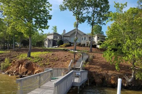 5 Star Waterfront Luxury Vacation Apartment in New London, USA