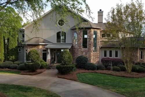 5 Star Waterfront Luxury Vacation Apartment thumb 4