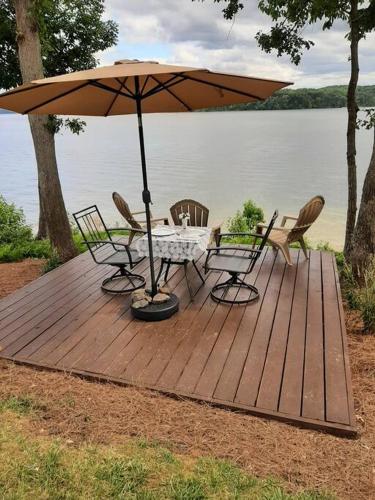 5 Star Waterfront Luxury Vacation Apartment in New London, USA