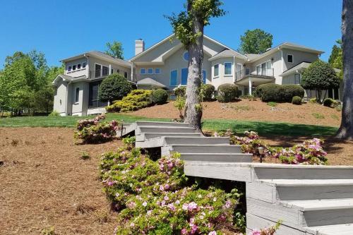 5 Star Waterfront Luxury Vacation Apartment in New London, USA