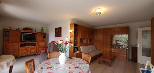 Apartment with Garden View image 6