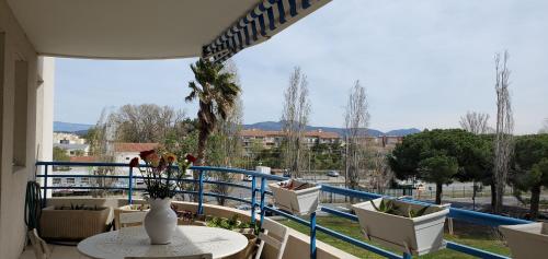 Apartment with Garden View image 3