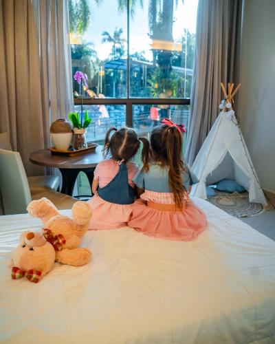 1 king bed, 2 twin beds