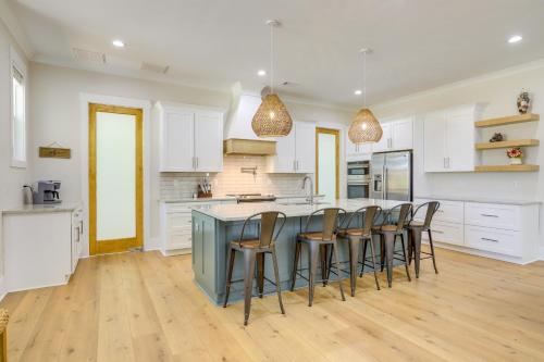 Spacious Lake Sinclair Vacation Rental with Dock! in Resseaus Crossroads, USA