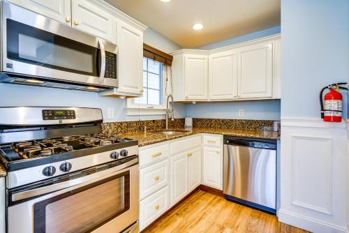 New Jersey Abode - Near Theme Parks, Walk to Beach in Hazlet (NJ)