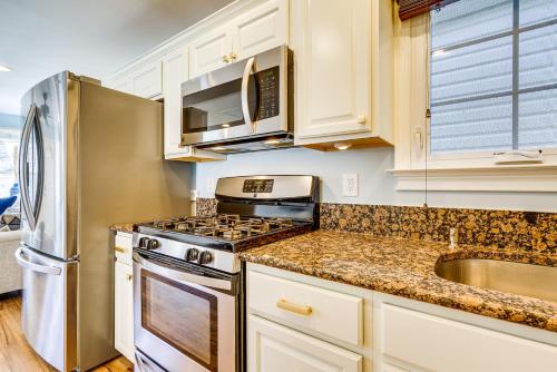 New Jersey Abode - Near Theme Parks, Walk to Beach in Hazlet (NJ)