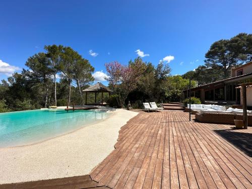 MAGNIFIQUE VILLA*PISCINE PLAGE*JACUZZI*3KM D'AIX*BABYFOOT*PÉTANQUE